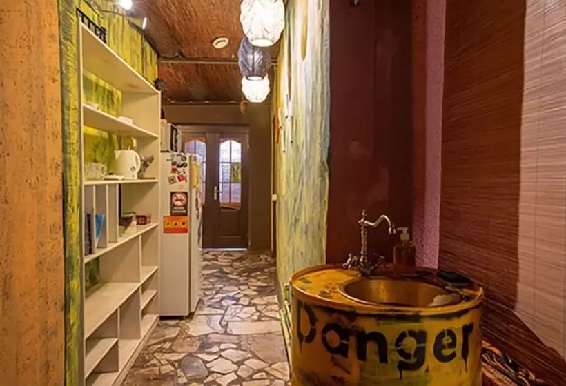 Riverside & China Town Hostel