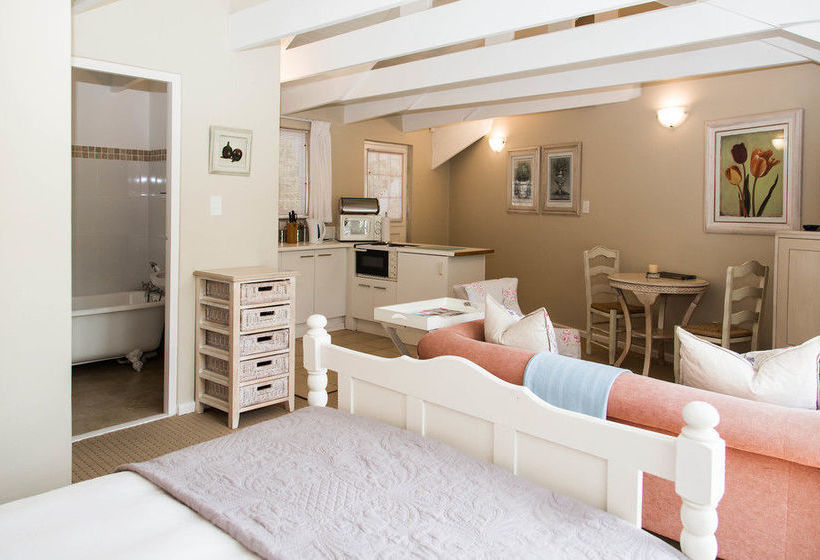 مبيت وإفطار The Islander Knysna Guesthouse