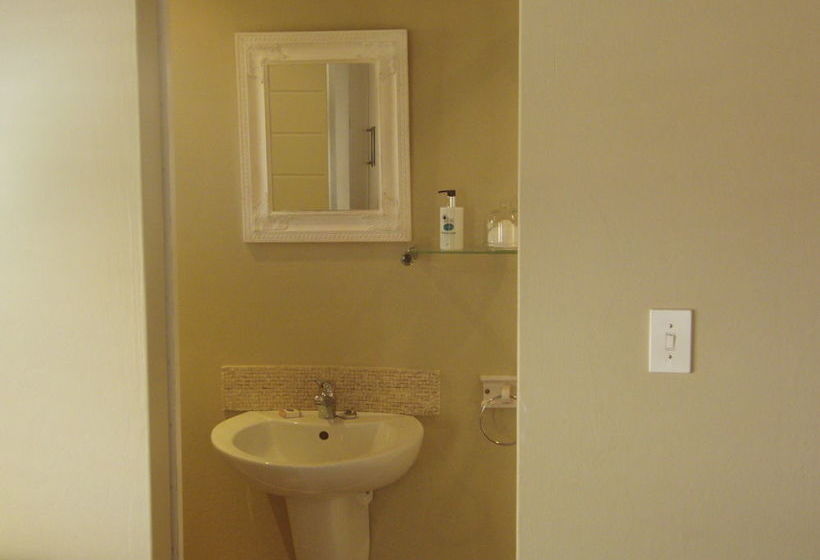 مبيت وإفطار The Islander Knysna Guesthouse