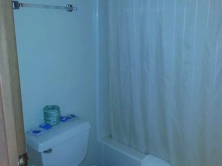 Hotelli Holiday Pines Inn And Suites