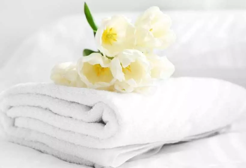 Hotelli Holiday Pines Inn And Suites