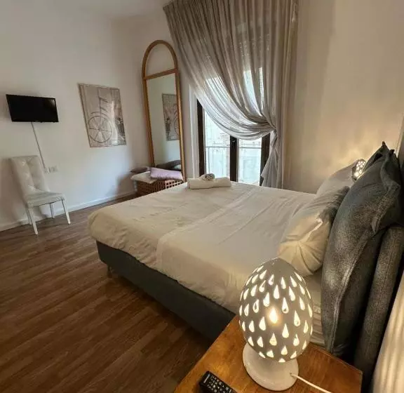 هتل B&b Degli Artisti Suite