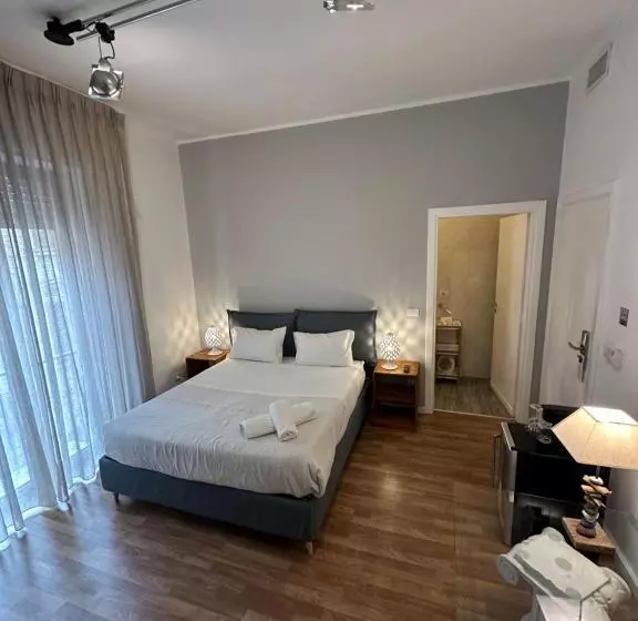 هتل B&b Degli Artisti Suite