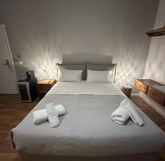 هتل B&b Degli Artisti Suite