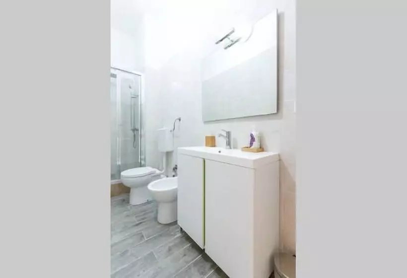 هتل B&b Degli Artisti Suite