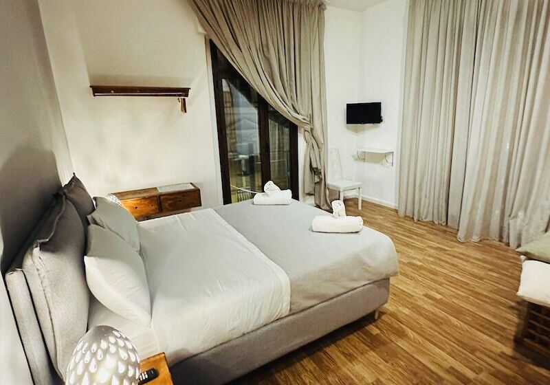 هتل B&b Degli Artisti Suite