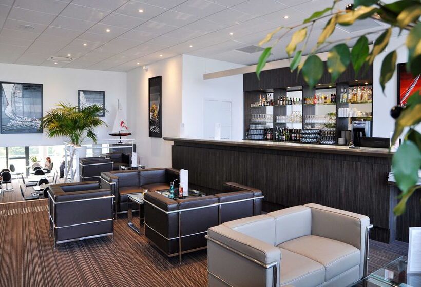 هتل Golden Tulip Pornic Suites