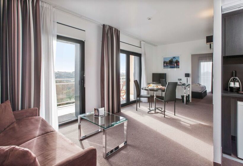 هتل Golden Tulip Pornic Suites