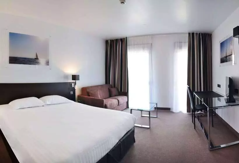 ホテル Golden Tulip Pornic Suites