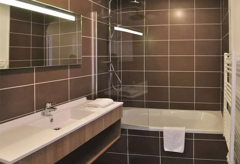 ホテル Golden Tulip Pornic Suites