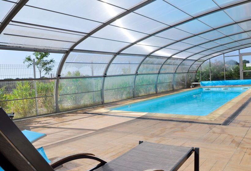 هتل Golden Tulip Pornic Suites