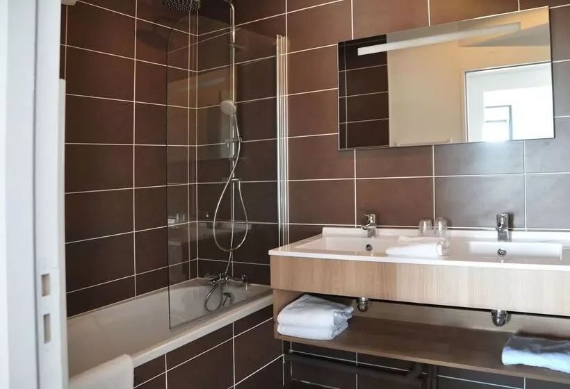 ホテル Golden Tulip Pornic Suites