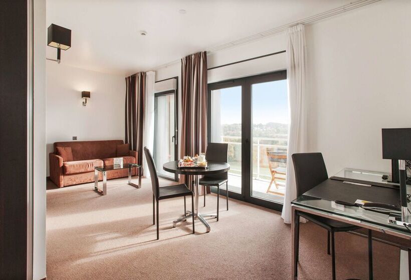 هتل Golden Tulip Pornic Suites