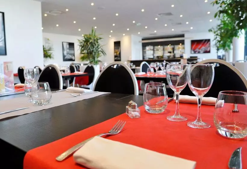 ホテル Golden Tulip Pornic Suites