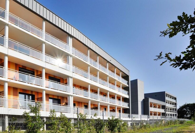 هتل Golden Tulip Pornic Suites