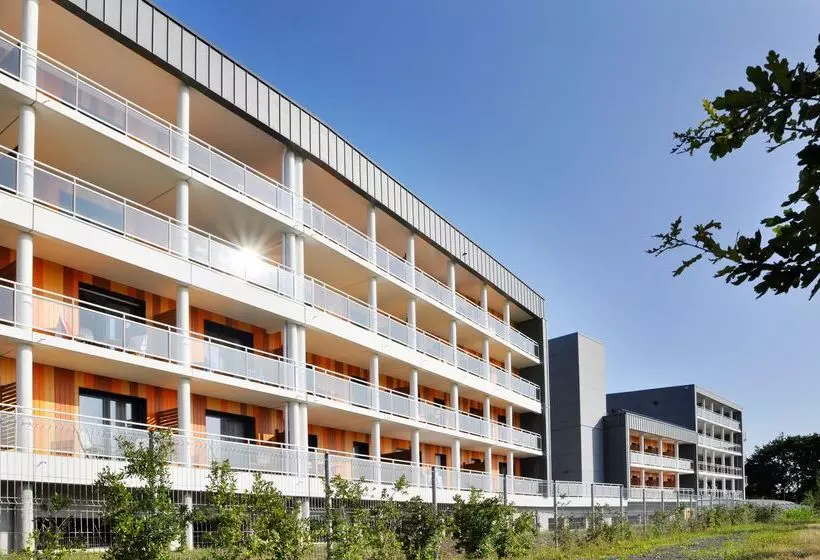 ホテル Golden Tulip Pornic Suites