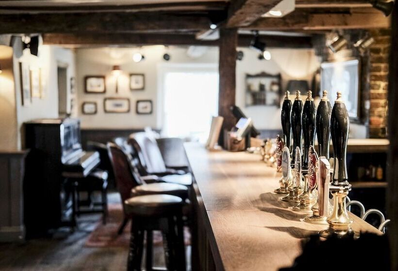 בית מלון כפרי The Crown Inn