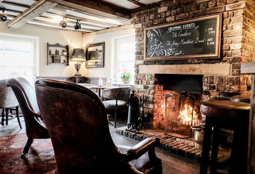 בית מלון כפרי The Crown Inn