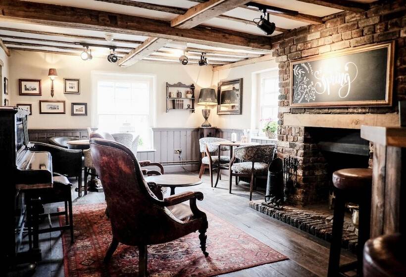 בית מלון כפרי The Crown Inn