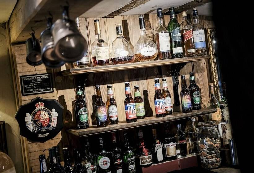 בית מלון כפרי The Crown Inn