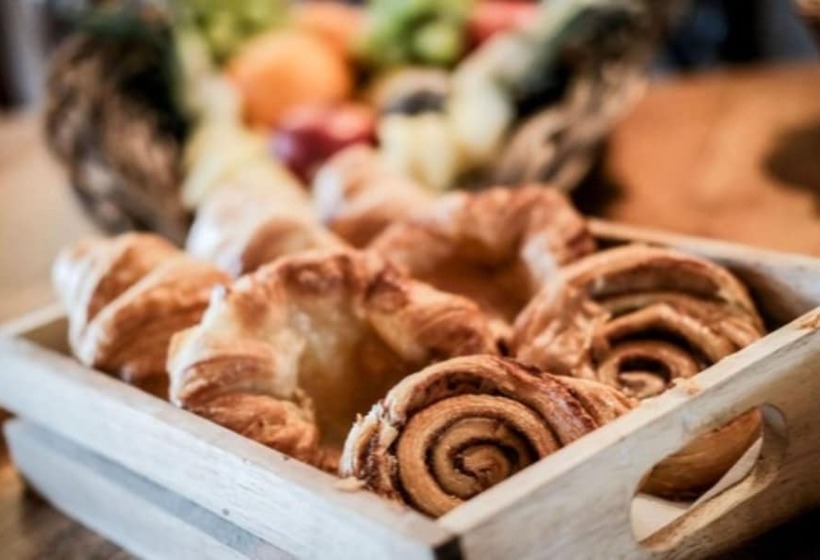 בית מלון כפרי The Crown Inn