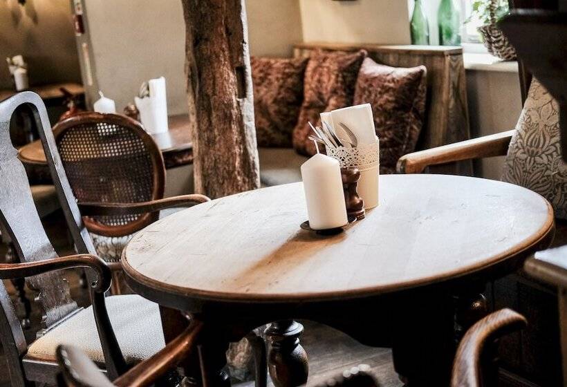 בית מלון כפרי The Crown Inn