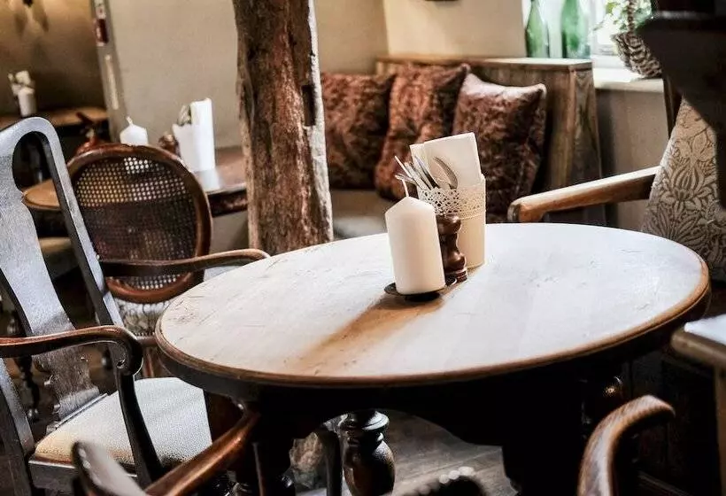 Hotelli The Crown Inn