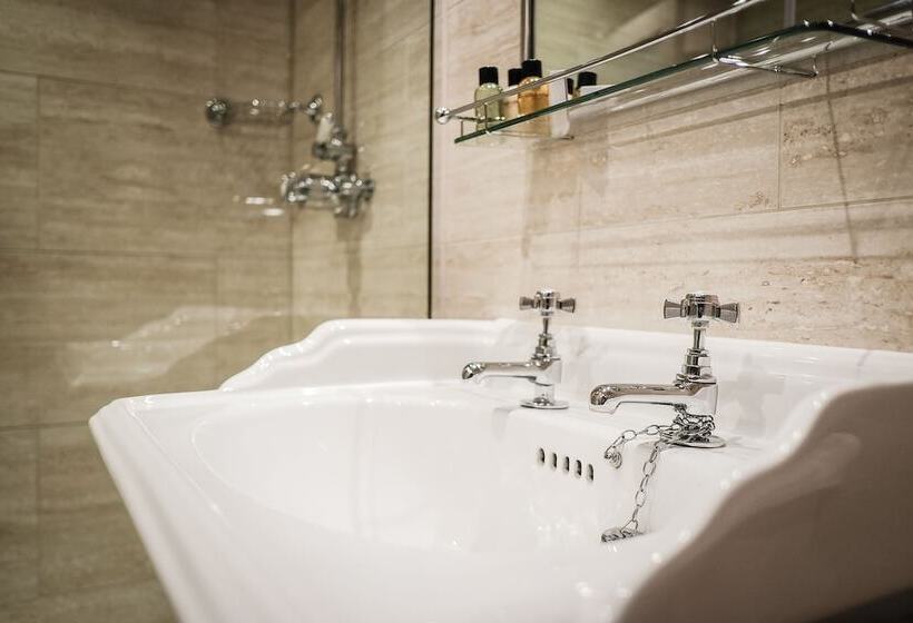 בית מלון כפרי The Crown Inn