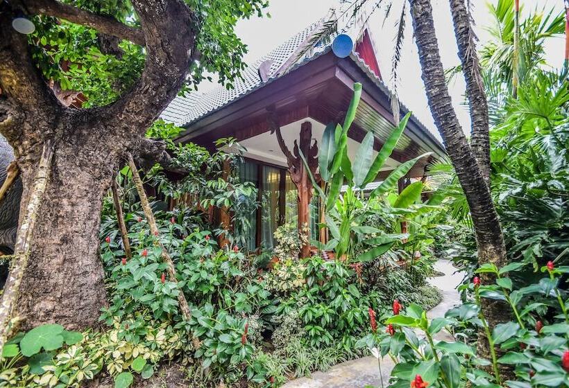 בית מלון כפרי The Nine Thipthara Klongson Resort