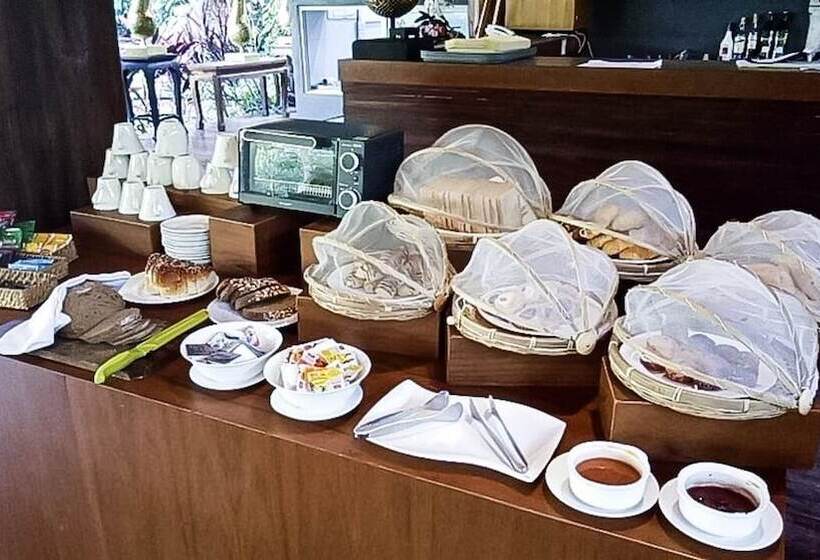 בית מלון כפרי The Nine Thipthara Klongson Resort