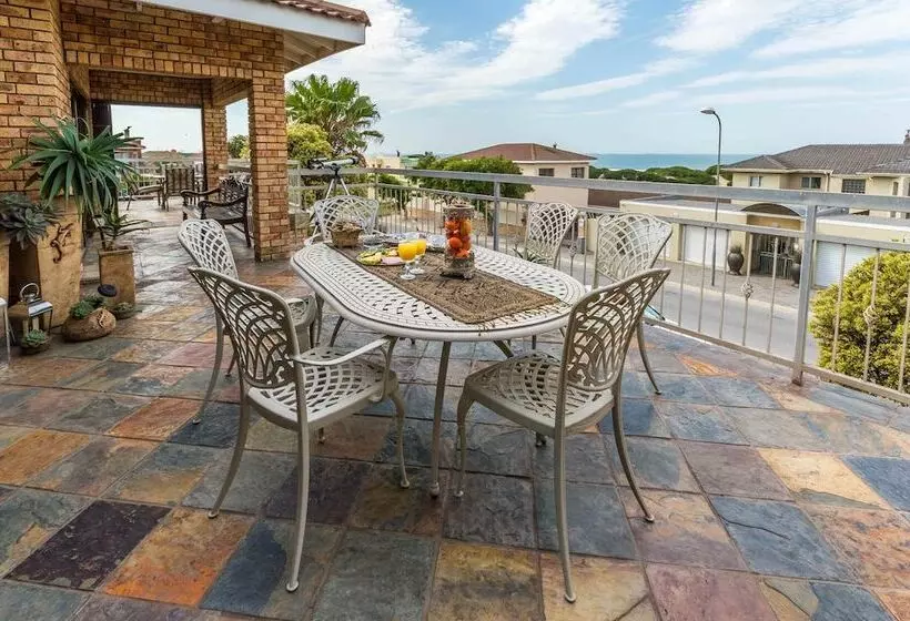 پانسیون Nautilus Guest House