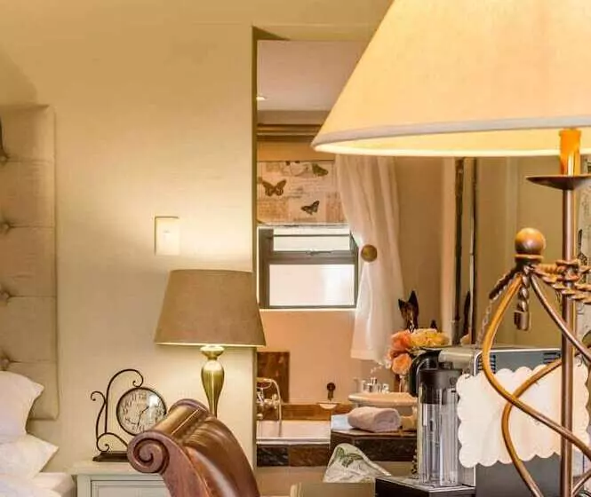 پانسیون Nautilus Guest House