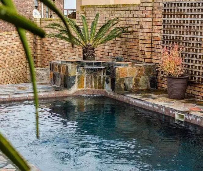 پانسیون Nautilus Guest House