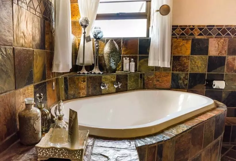 پانسیون Nautilus Guest House
