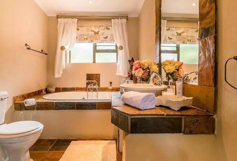پانسیون Nautilus Guest House