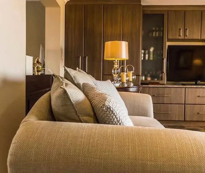 پانسیون Nautilus Guest House