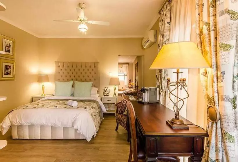 پانسیون Nautilus Guest House