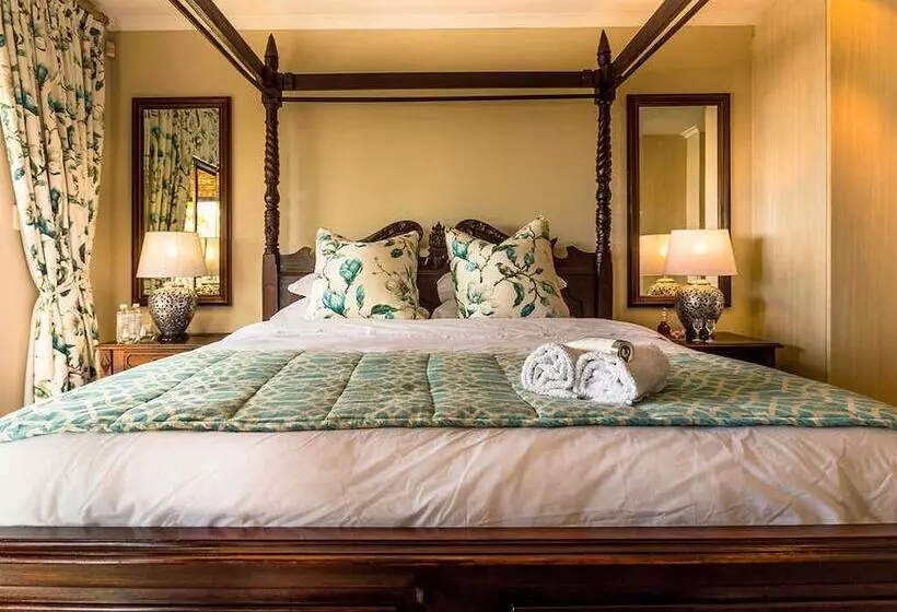 پانسیون Nautilus Guest House