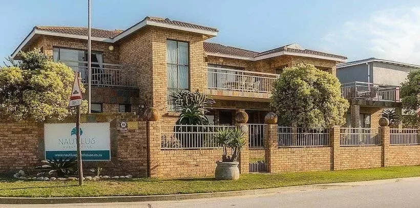 پانسیون Nautilus Guest House