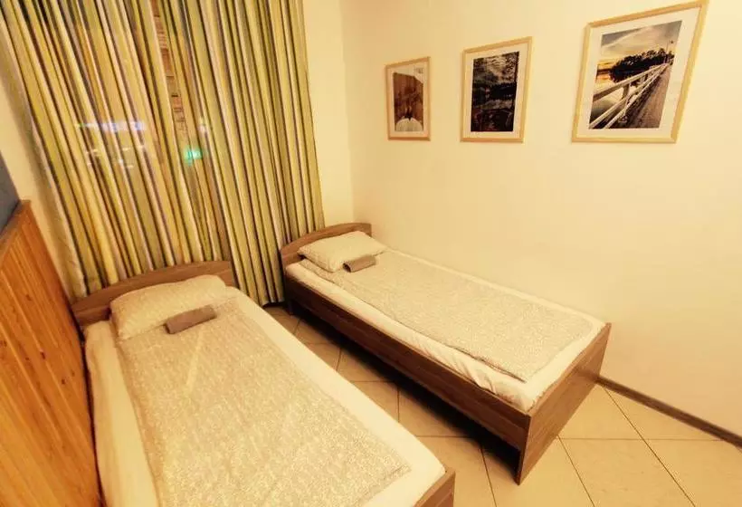 Hostel Bedandbike Rooms