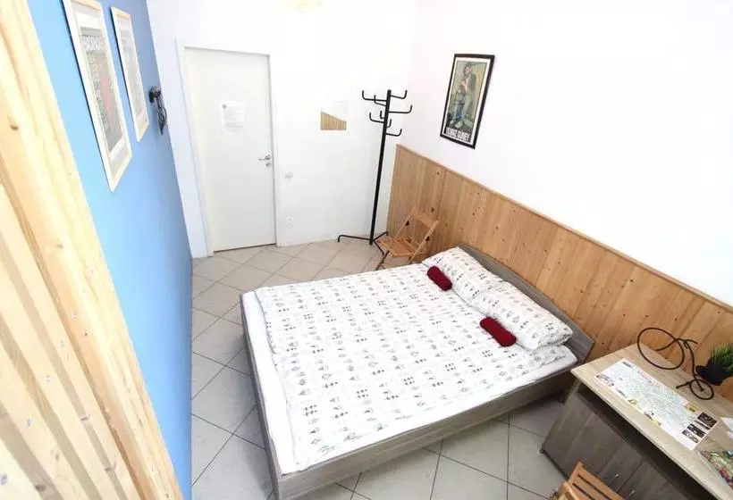 Hostel Bedandbike Rooms