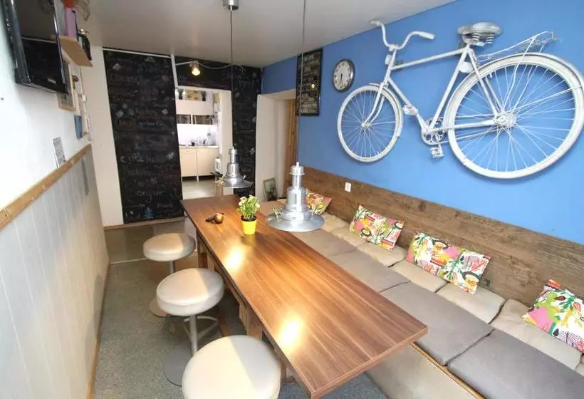 Hostel Bedandbike Rooms