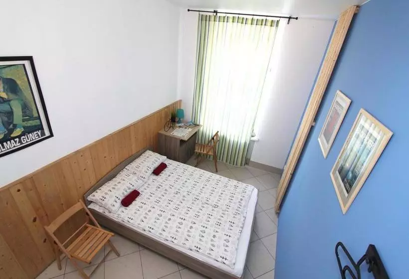 Hostel Bedandbike Rooms