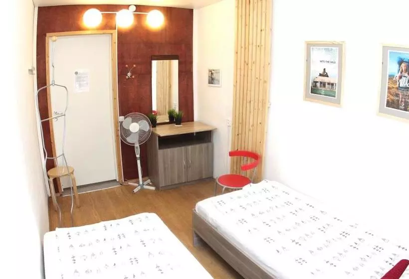 Hostel Bedandbike Rooms