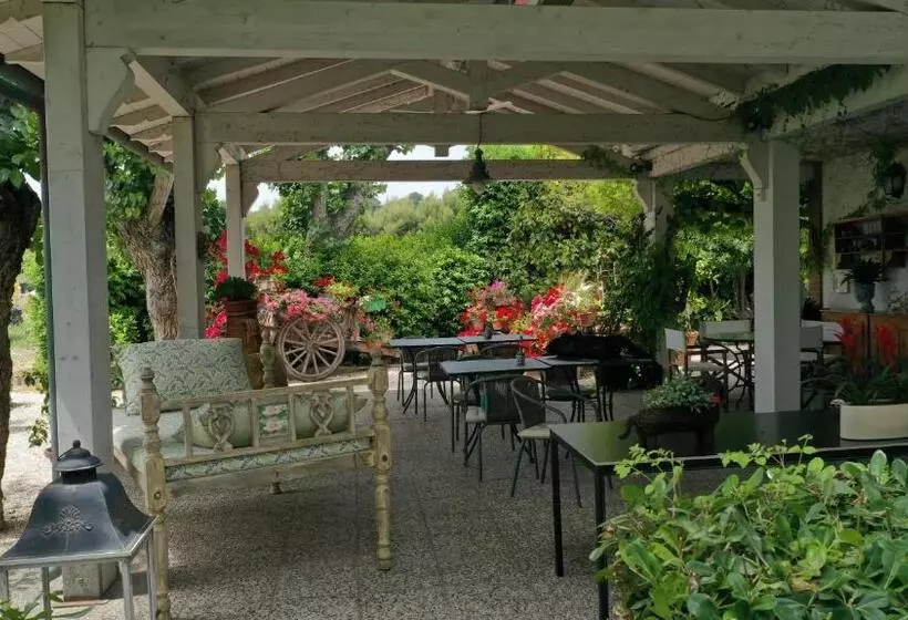 Aamiaismajoitus (B&B) Villa Mirella Beach