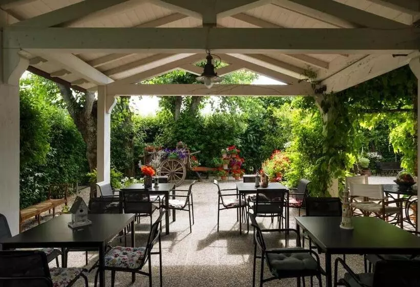 Aamiaismajoitus (B&B) Villa Mirella Beach