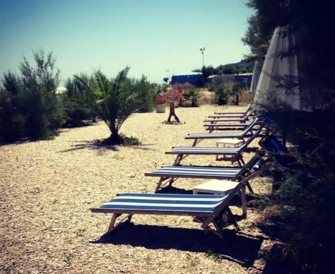 Aamiaismajoitus (B&B) Villa Mirella Beach