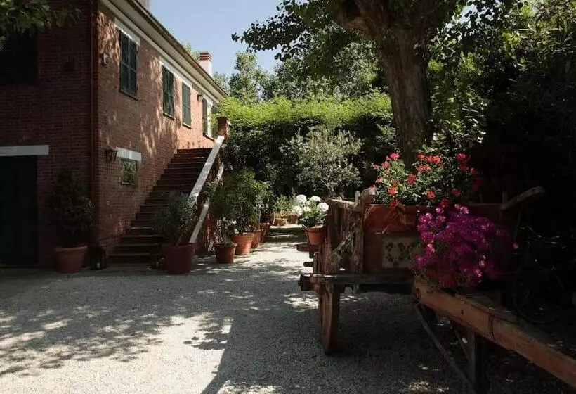 Aamiaismajoitus (B&B) Villa Mirella Beach