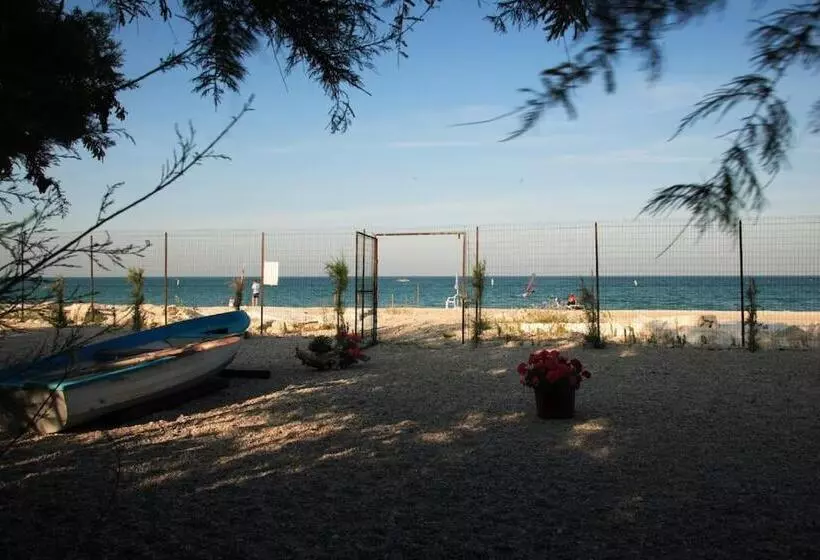 Aamiaismajoitus (B&B) Villa Mirella Beach