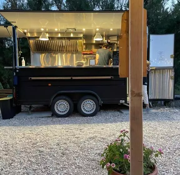 Aamiaismajoitus (B&B) Villa Mirella Beach